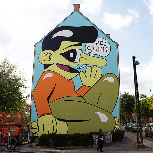 Mural at Rentemestervej in Copenhagen. The character says: “Hi shorty!” in Danish.